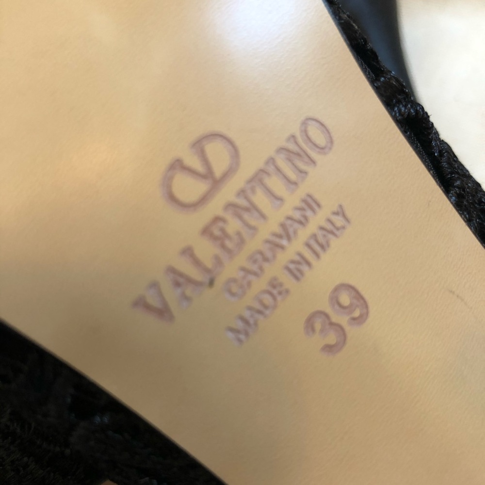 Valentino 39 Black Lace Pumps - Picture 3 of 8